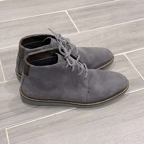 Gray Suede Men's Clark’s Chukka Boots size 8.5 - Picture 3 of 7
